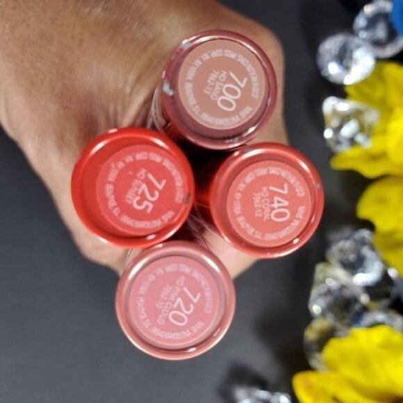 Revlon Coral Lip Gloss New York Ultra HD Make Up Gel Lip Care 740 Color Lipstick - Picture 3 of 7